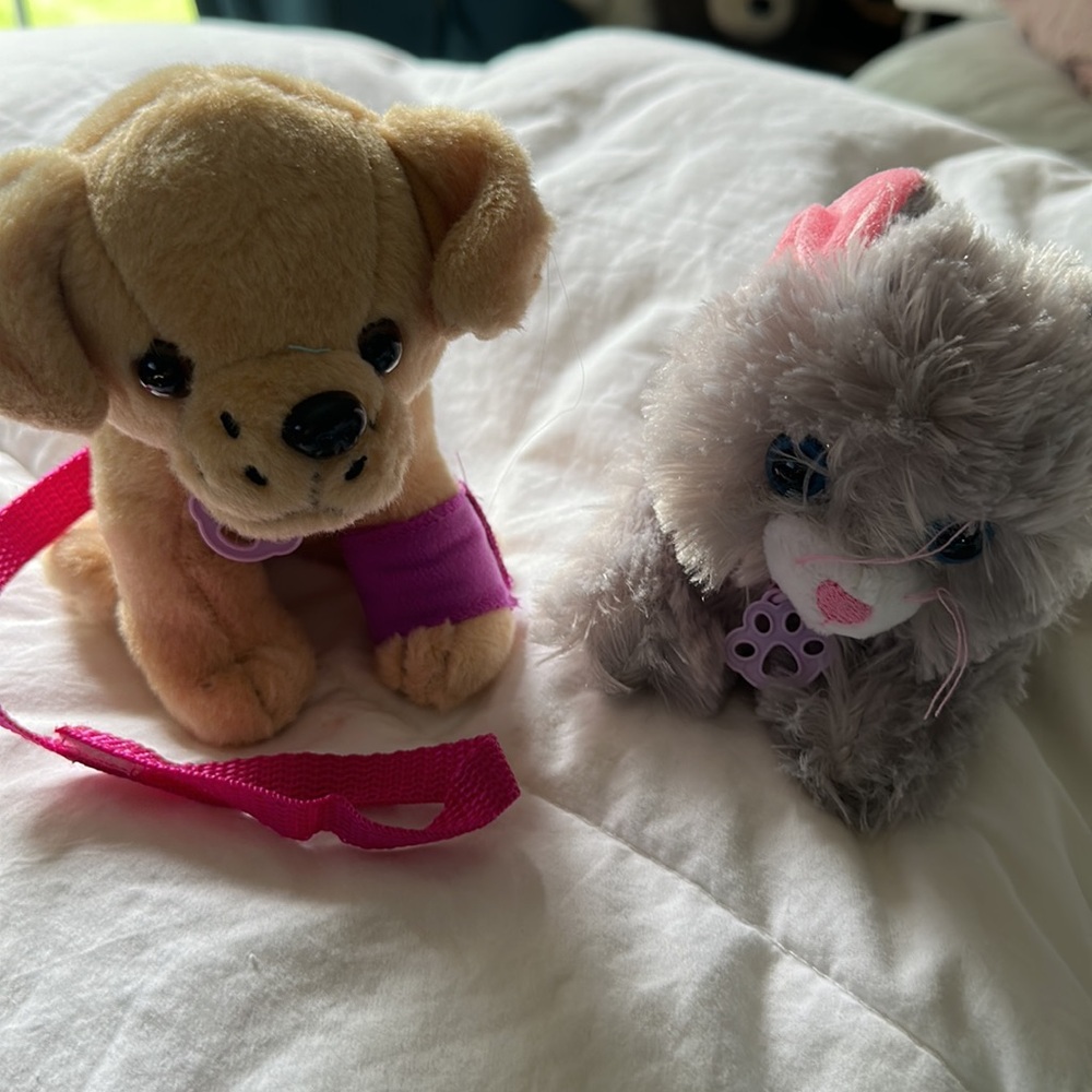 Beverly Hills doll collection Dr. Dolly Vet play set 12 pcs new in box cat dog